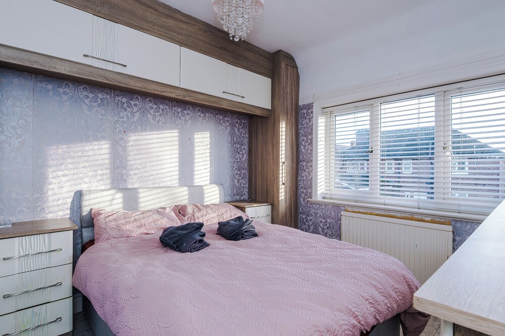 Modern 3-Bed - Near Etihad & City Centre