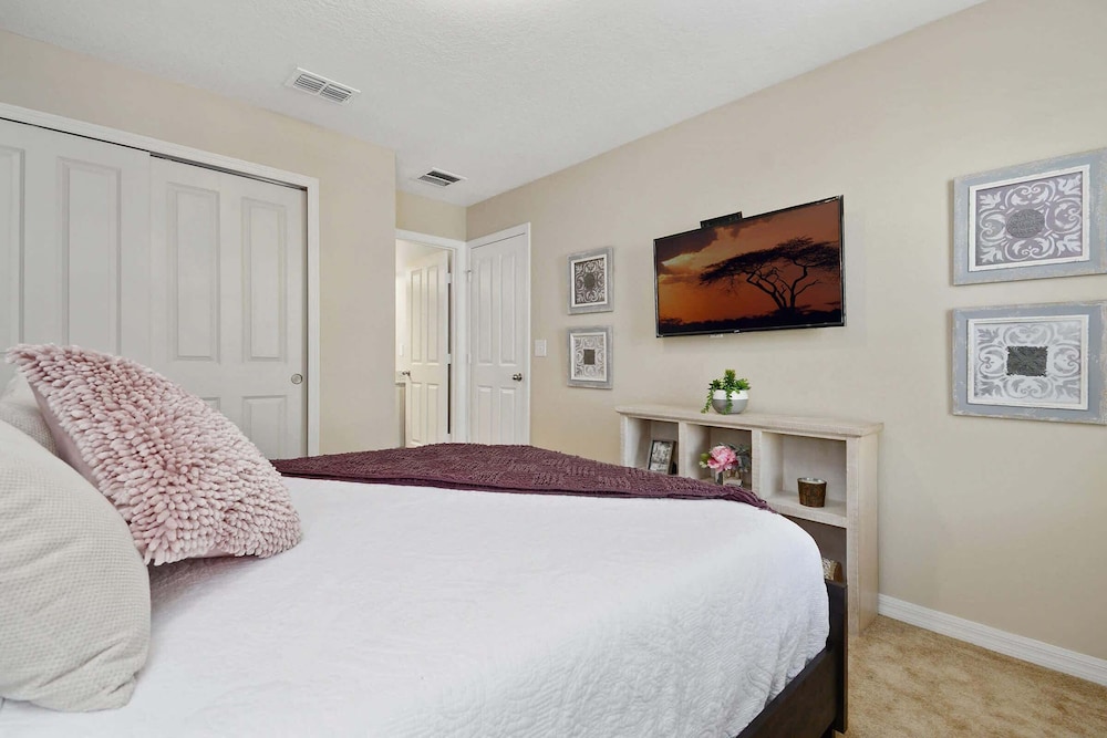 Resort-style 4BR Home Gated Community Near Disney