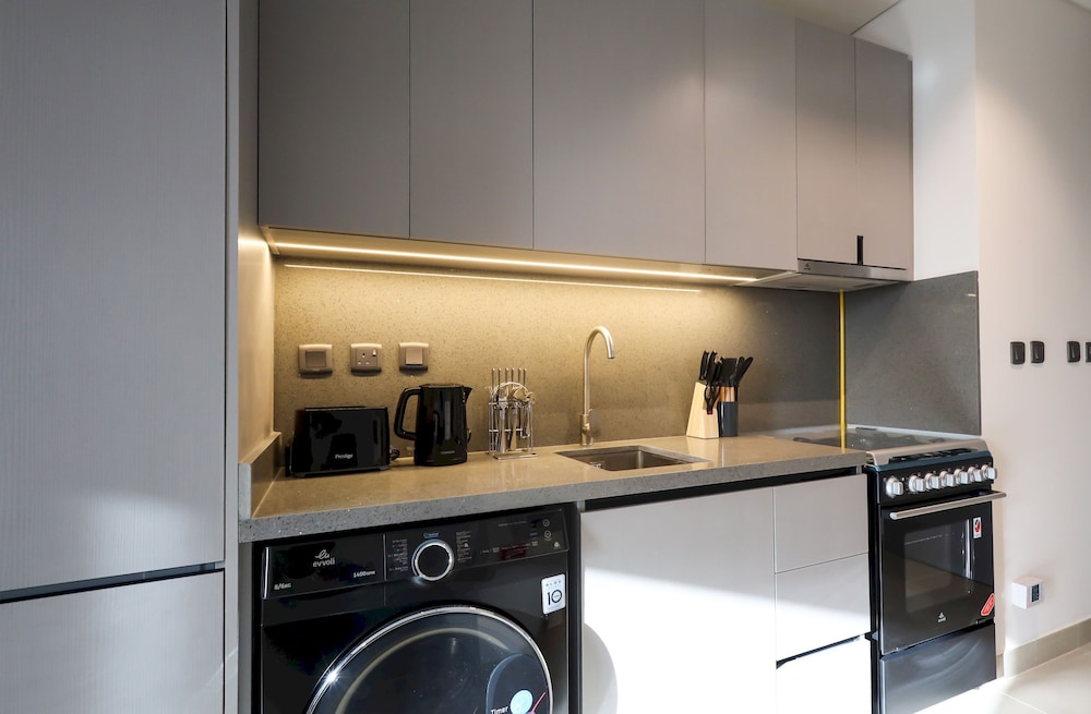 Elite LUX Holiday Homes - Modern Studio in MAG City Dubai