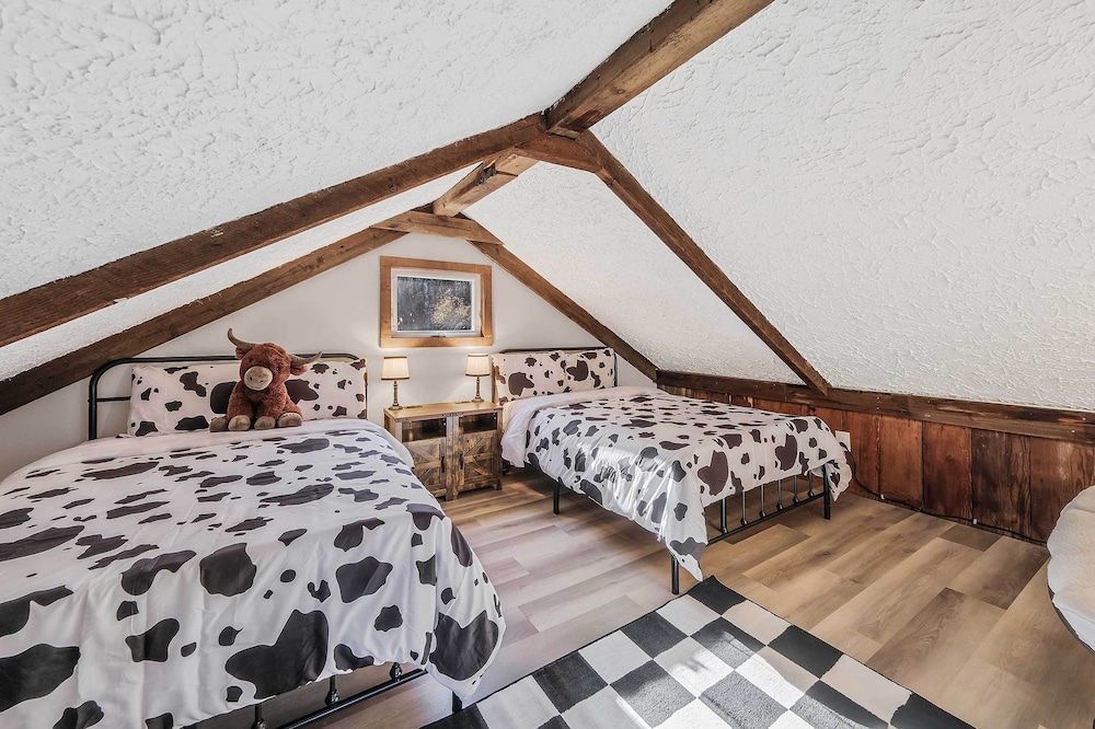 Indoor Pool, Gym & More: Catskills 'retreat House' view 2