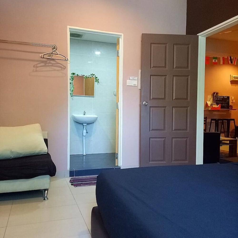HOOD - Hostel