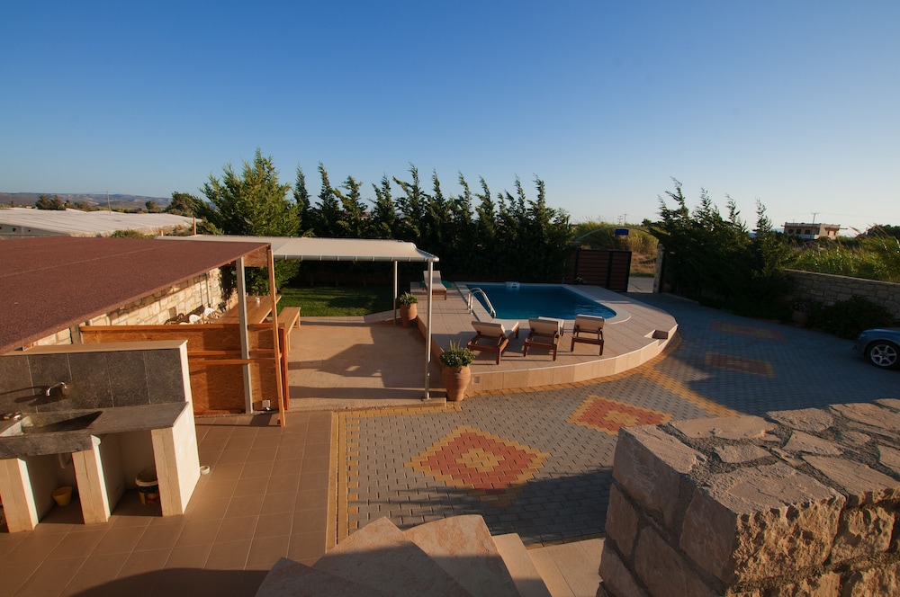 Elpidis Villa
