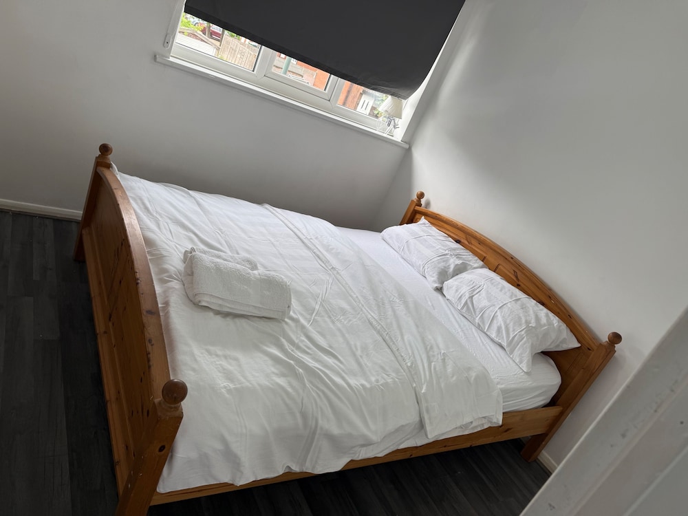 Close London City Airport- Petok - Free Parking