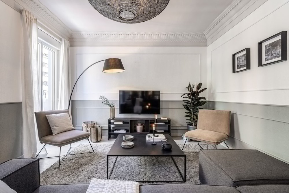 Zambrano - 4 Bedrooms and Office in Trafalgar