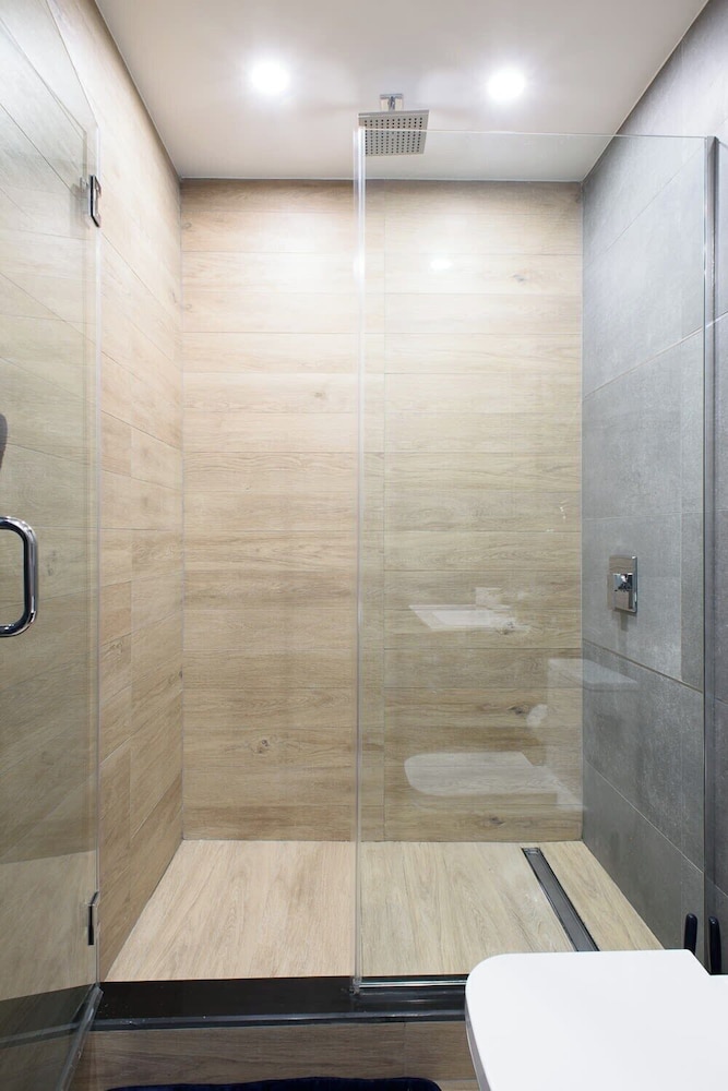 1597 New York Apt