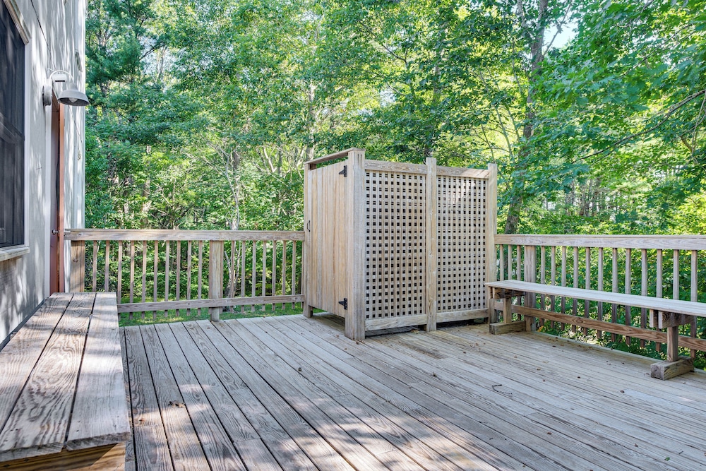 1/2 Mi to Ogunquit Beach: Maine Home w/ Deck!