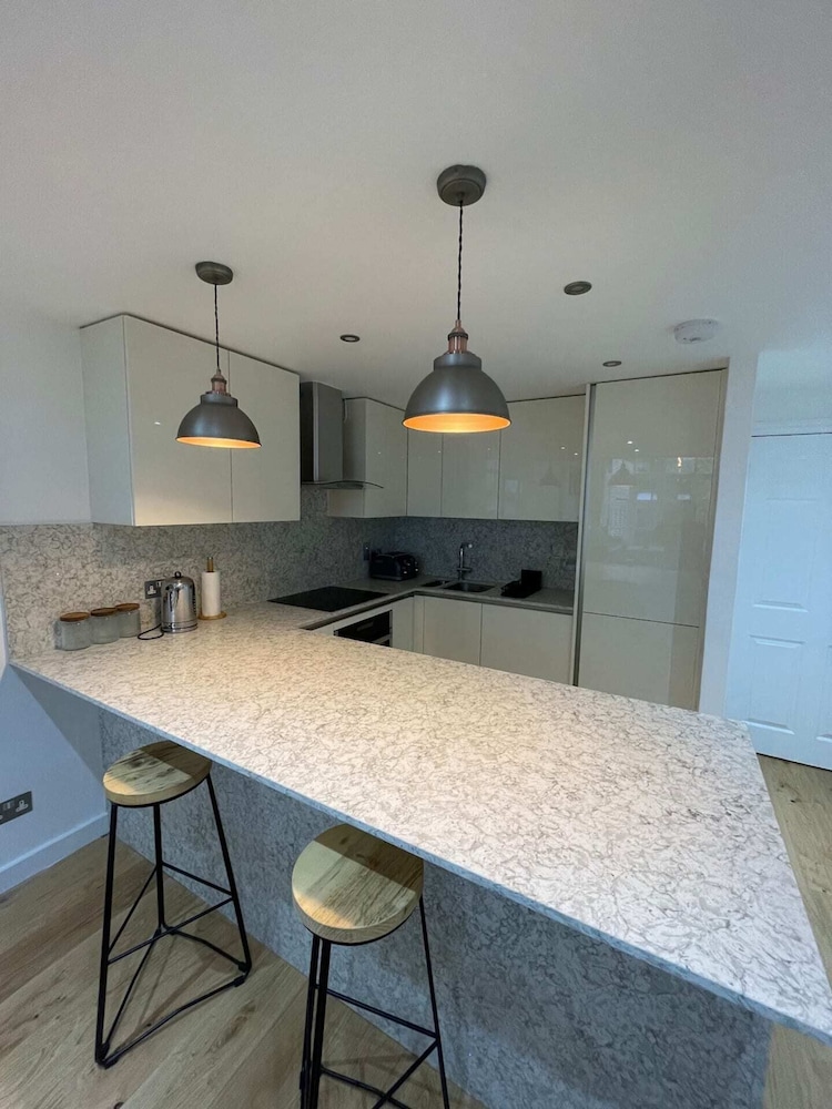 Stunning 3BD Maisonette W/balcony - Old Street!