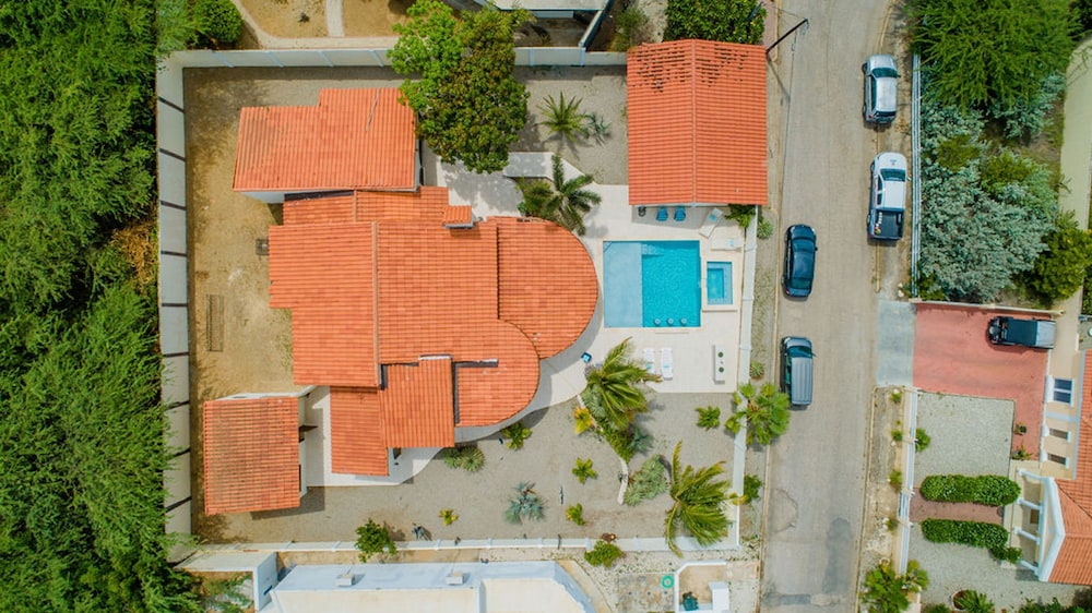 Beautiful 4BR 3BA Villa w Private Pool Jacuzzi
