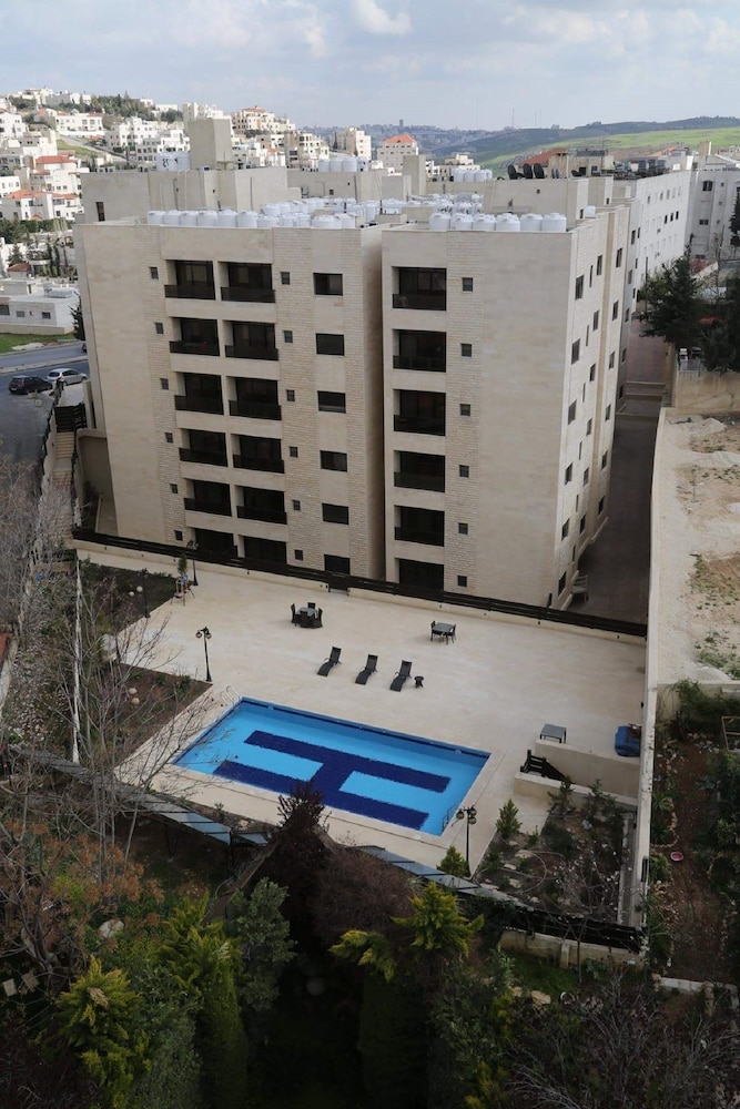 Cozy Dair Ghbar Apartments