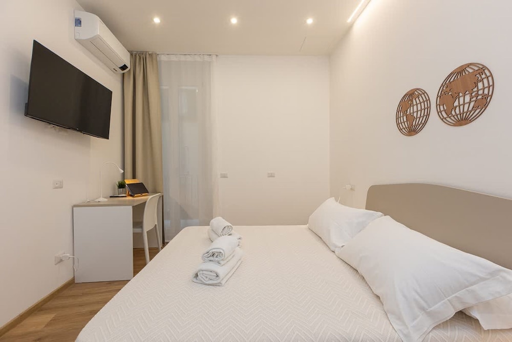 Colosseum Holidays - Three-bedroom Apartment