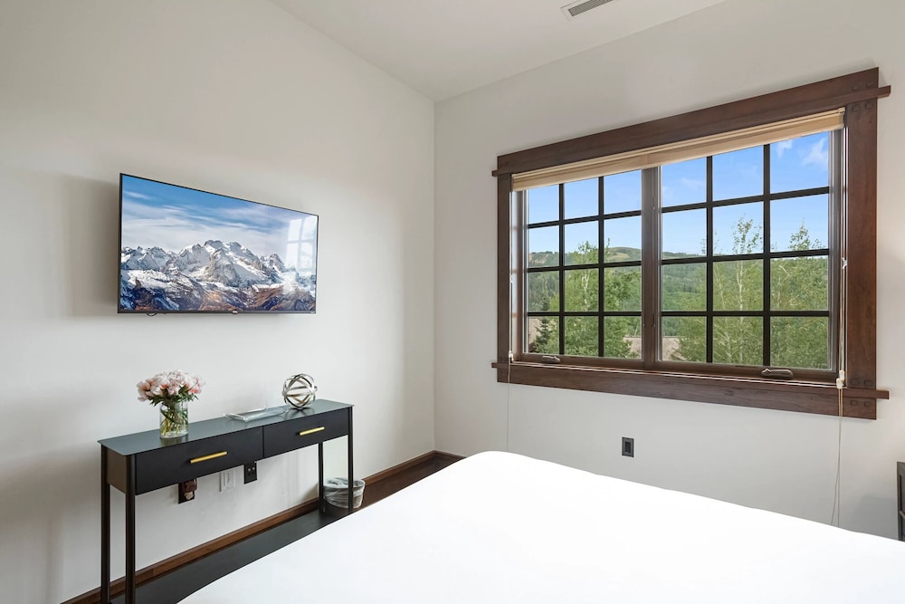 Arrowleaf Lodge at Deer Valley Resort - Three Bedroom Residence #203 3 Condo