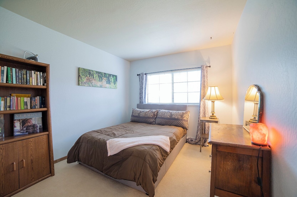 Sonora Splendor Stately 3 BDR on Secluded Lot!