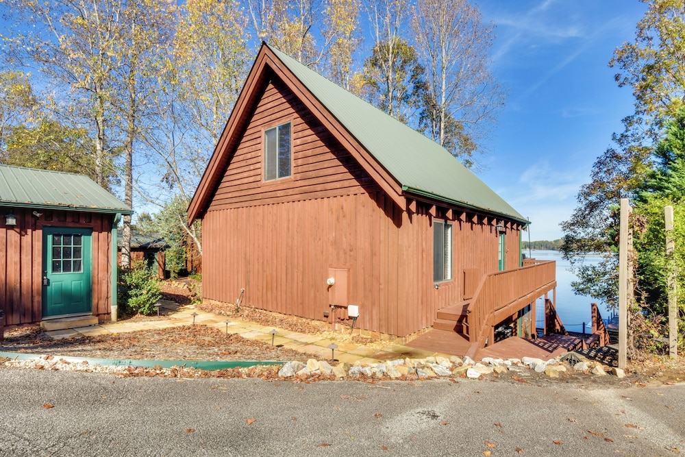 Beautiful Lake Keowee Home w/ Boat Dock & Fire Pit