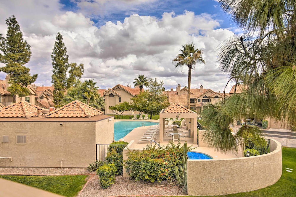 Breezy Mesa Condo w/ Community Pool & Hot Tub!