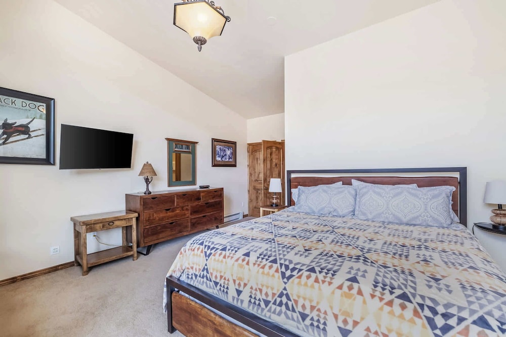 Landmark Vail - Charming Condo for 8 with Resort-style Amenities