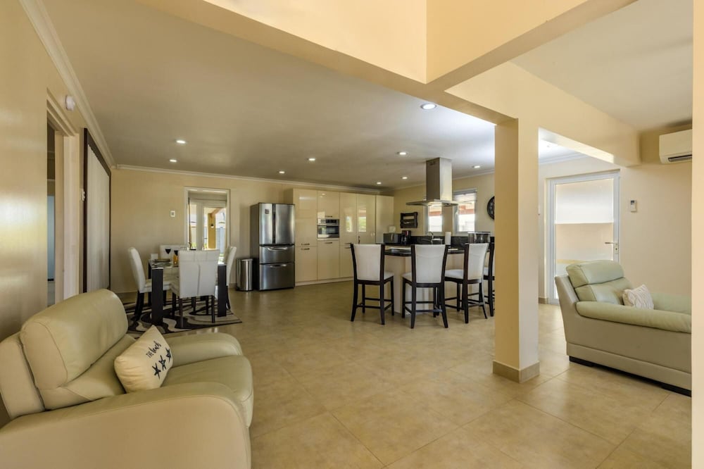 Amazing 3BR Villa w Large Private Pool Gameroom