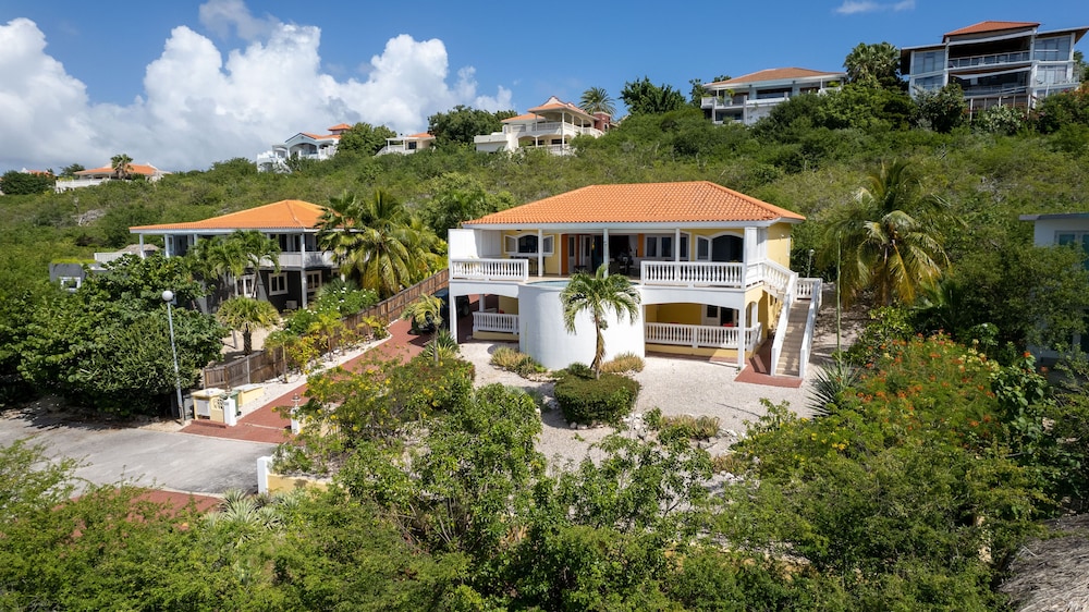 Coral Estate Holidays