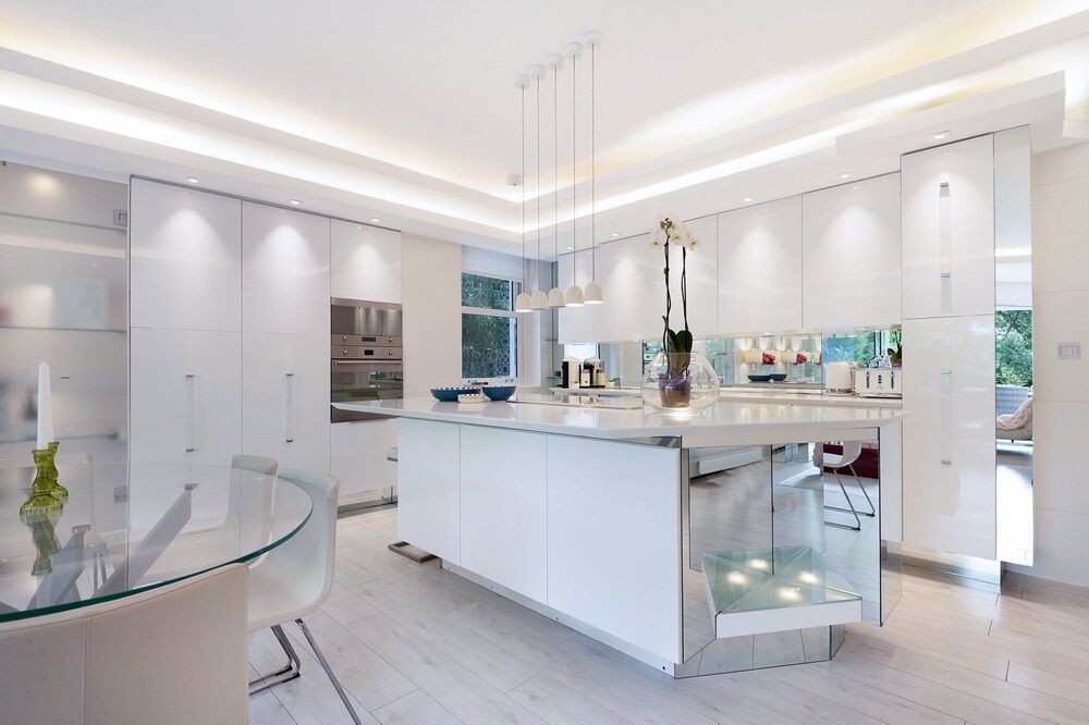 The White Peace Garden 3 bed Hampstead - by Out of Office Lifestyle
