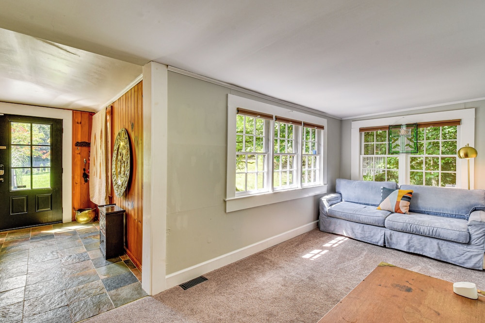 30 Acres & Pond: North Georgia Mtn Farmhouse