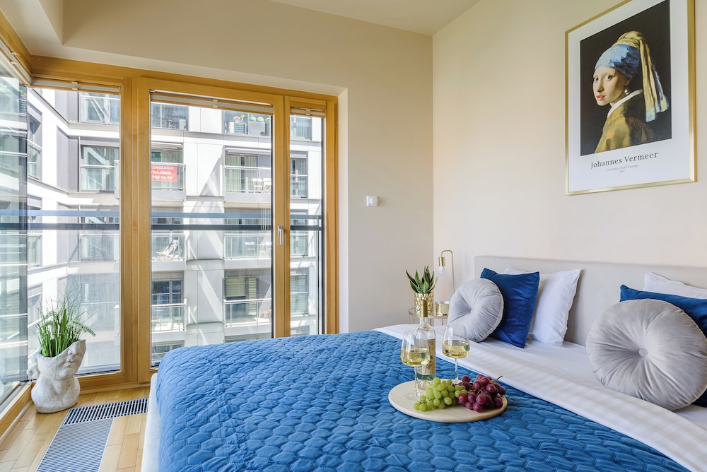 Lumina 4-room apart in Mennica Residence view 4