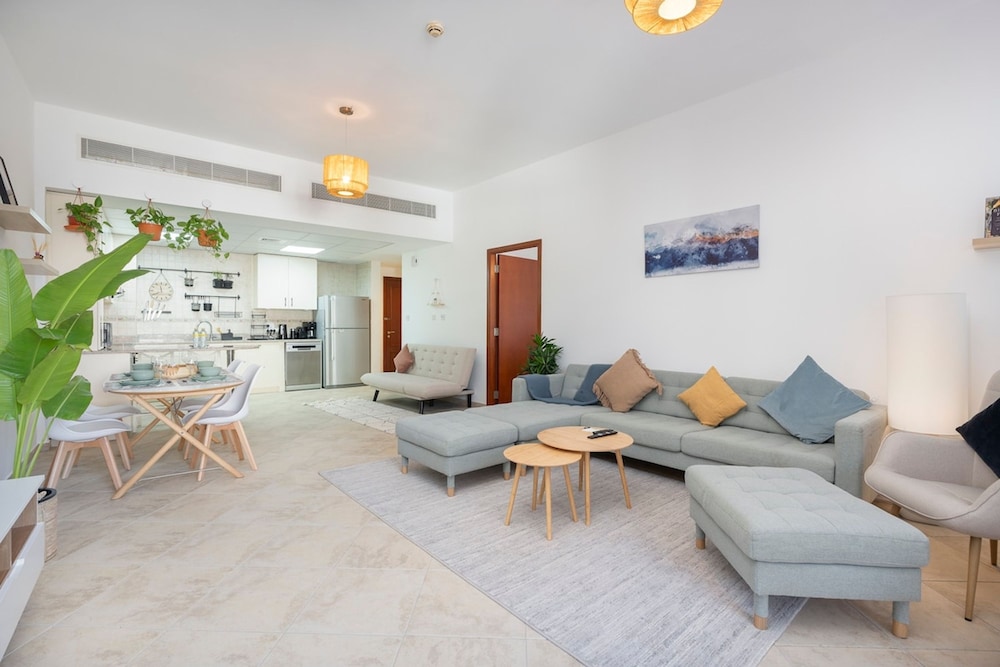 Cozy 1-bedroom Apartment for 5 in Motor City