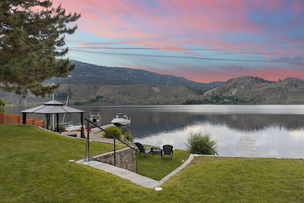 Skaha Lakefront Inn