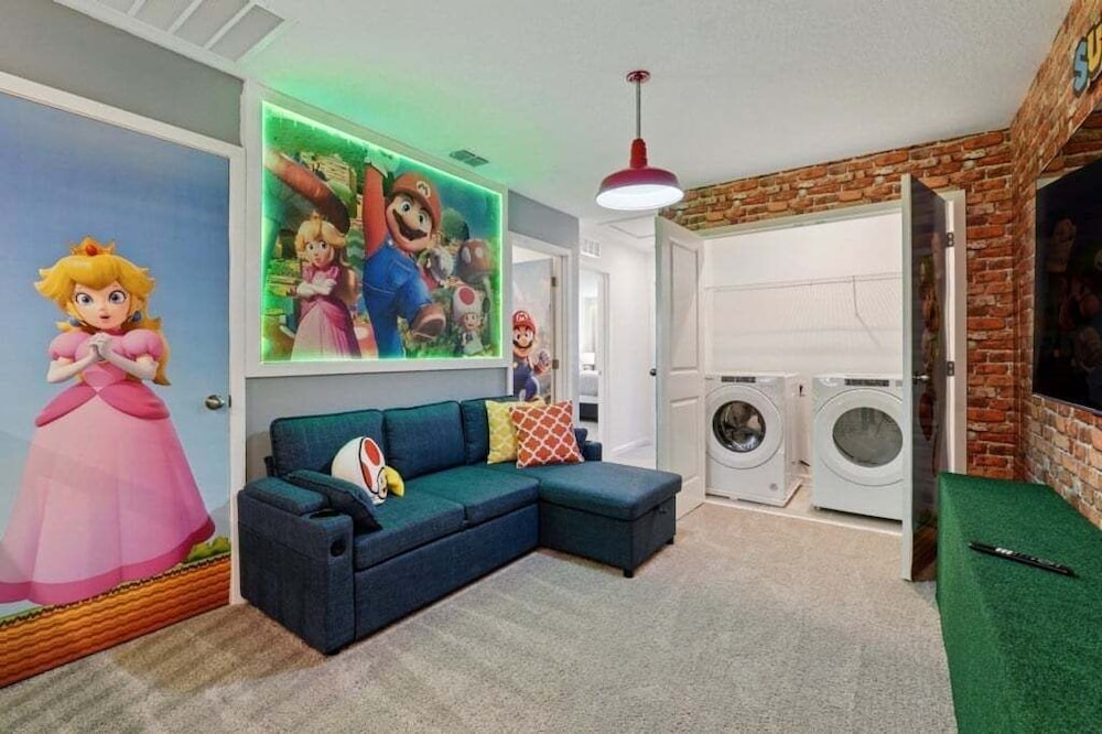 Beautiful Chic Radiance Home With Pool 5 Bedroom Townhouse