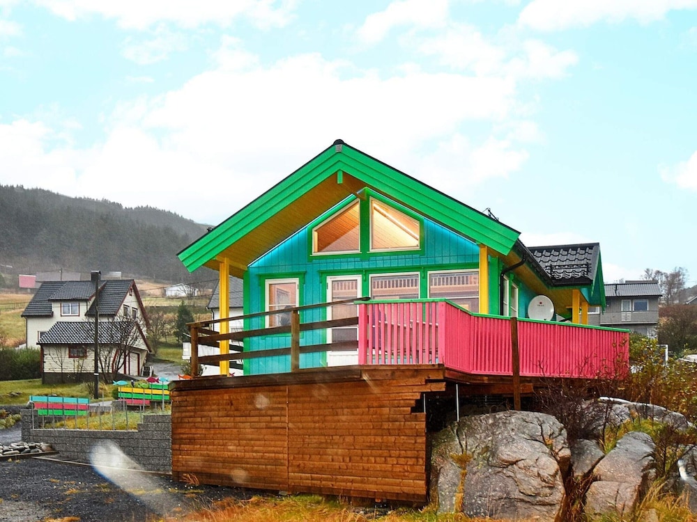 6 Person Holiday Home in Maloy-by Traum