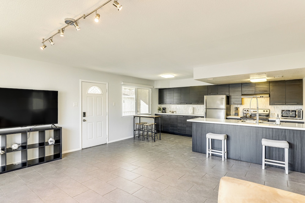 Community Pool: Scottsdale Condo 2 Mi to ASU