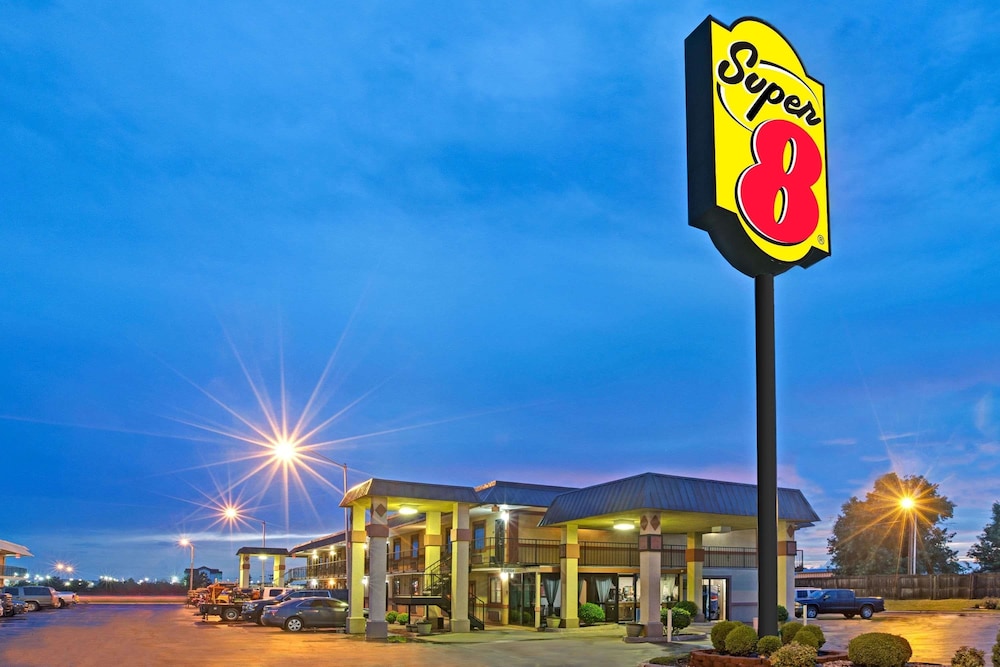 Oklahoma City Vacations - Super 8 by Wyndham Shawnee - Property Image 1