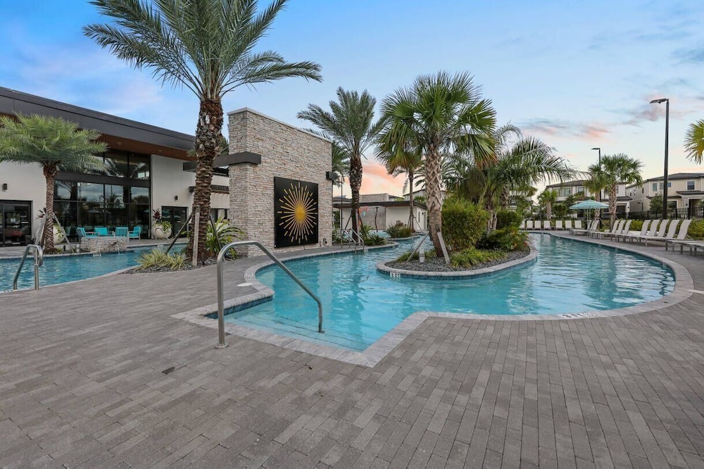 Paradiso Grande 5BR Home w Pool, Mario Game Room
