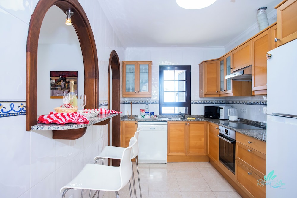3 Bed Villa - Pool, Terrace, Bbq, Near Beach
