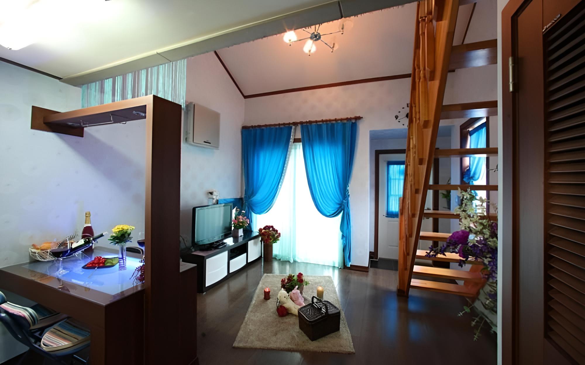 Taean Haengbokan Terrace Pension view 4