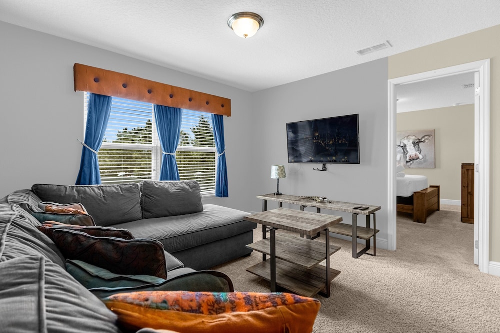 Solterra Swanky