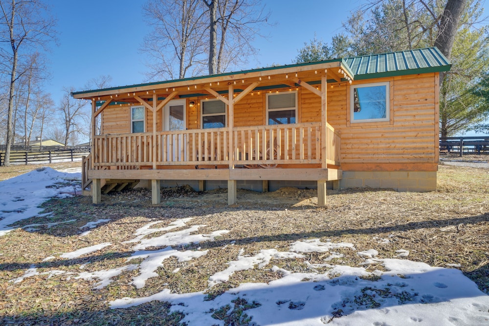 Porch & Pond Views: La Grange Cabin Retreat!