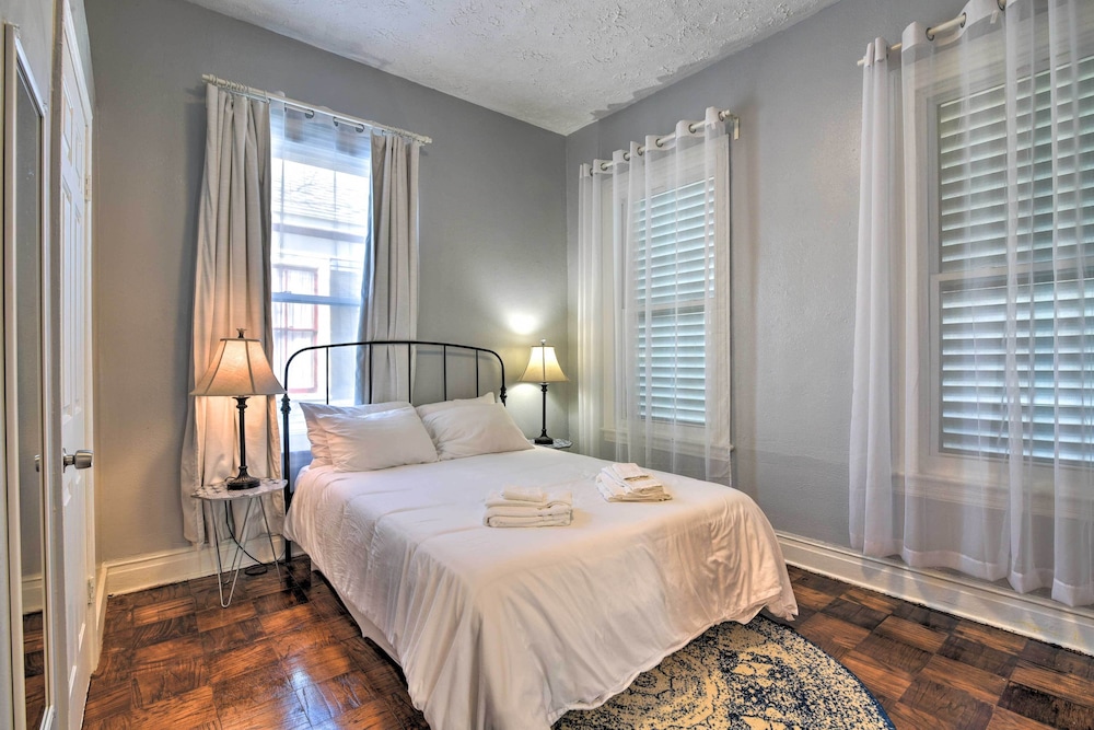 Galveston Victorian - Walk to the Strand & Beach view 5