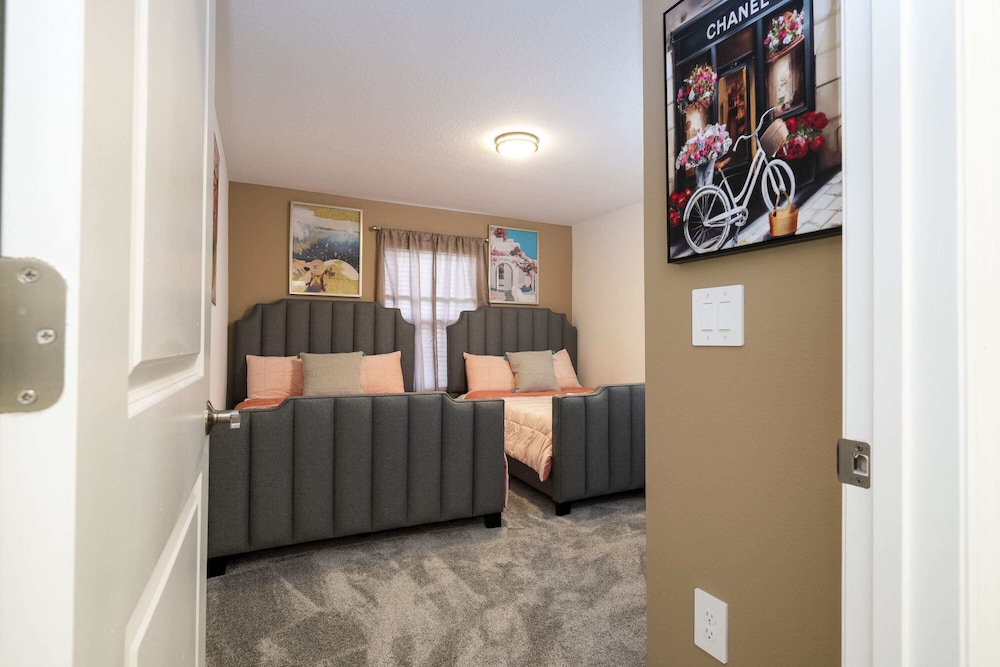 WonderFull 4Bd with Pool at Champions Gate 1174