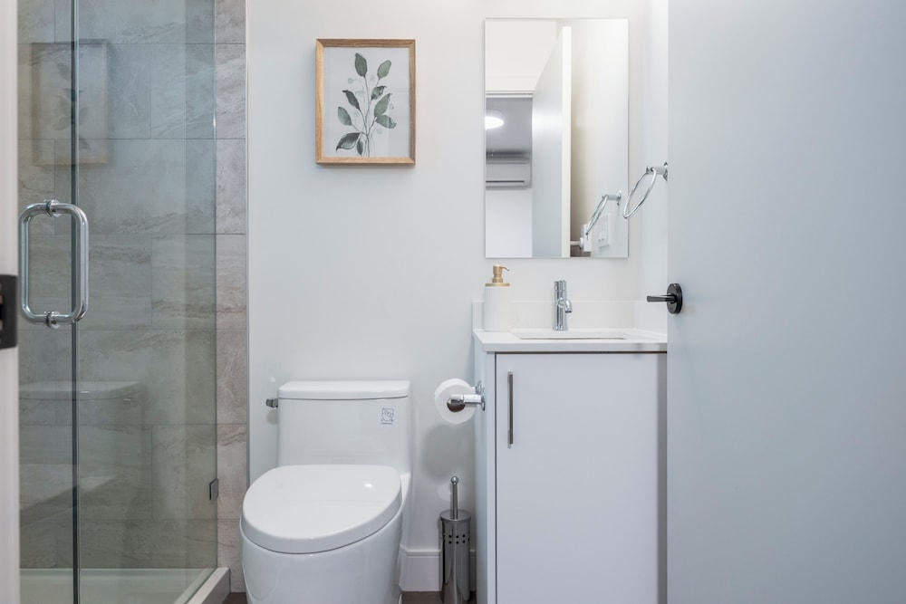 Sunny 1BR Detached Suite