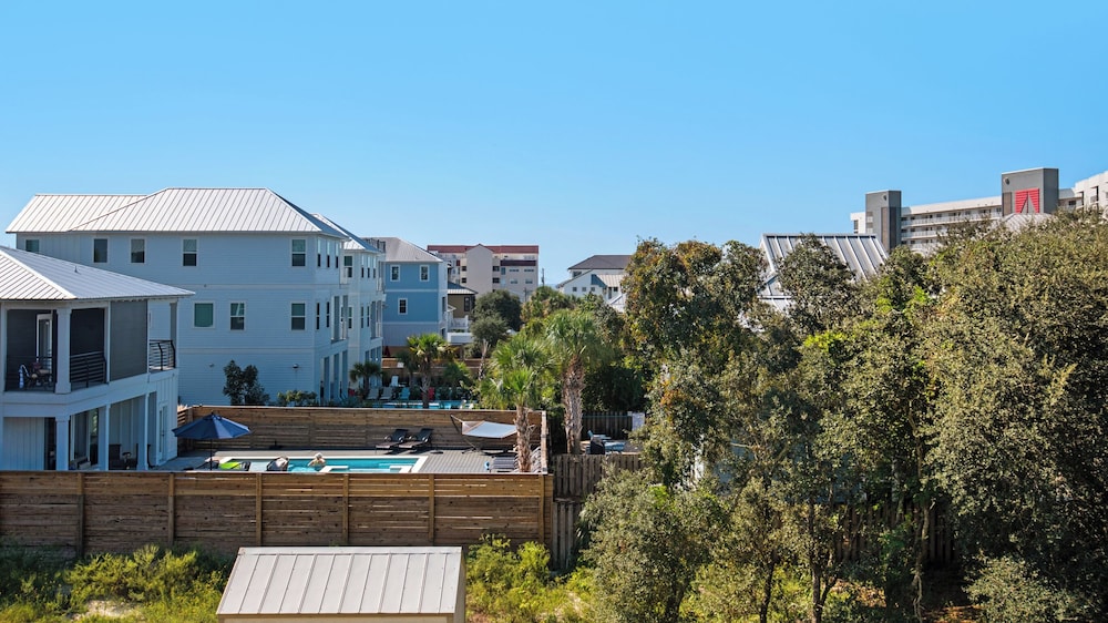 .2 Miles From Beach, Bright and Modern Townhome, 3bd, 3bth view 2
