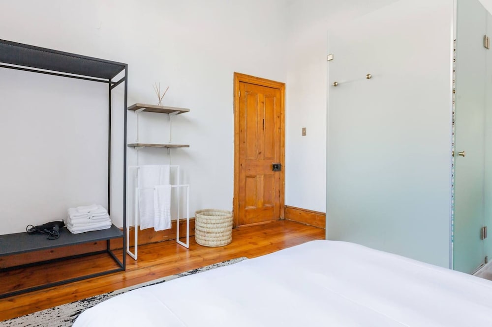 Spacious 3-bed Sunlit Comfort Power Backup
