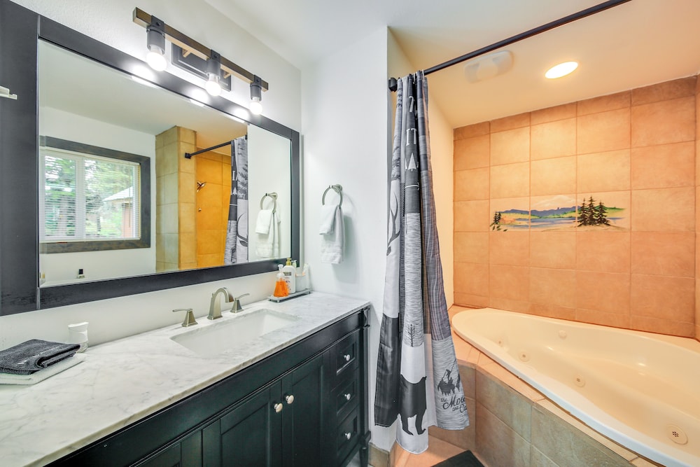 Scenic Priest Lake Vacation Rental: Deck  Views! - Property Image 42