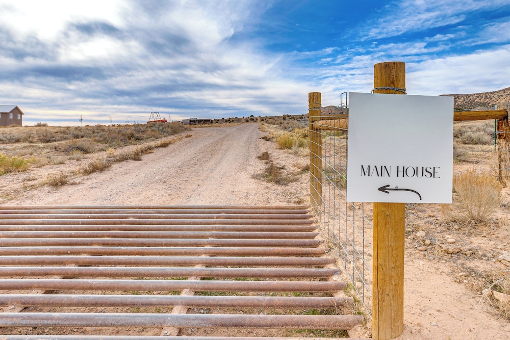 Near Dinosaur Nat'l Monument! High Desert Hideaway