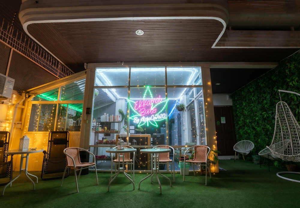Ekkamai Buds & Beds - 420 Hostel - Image 2