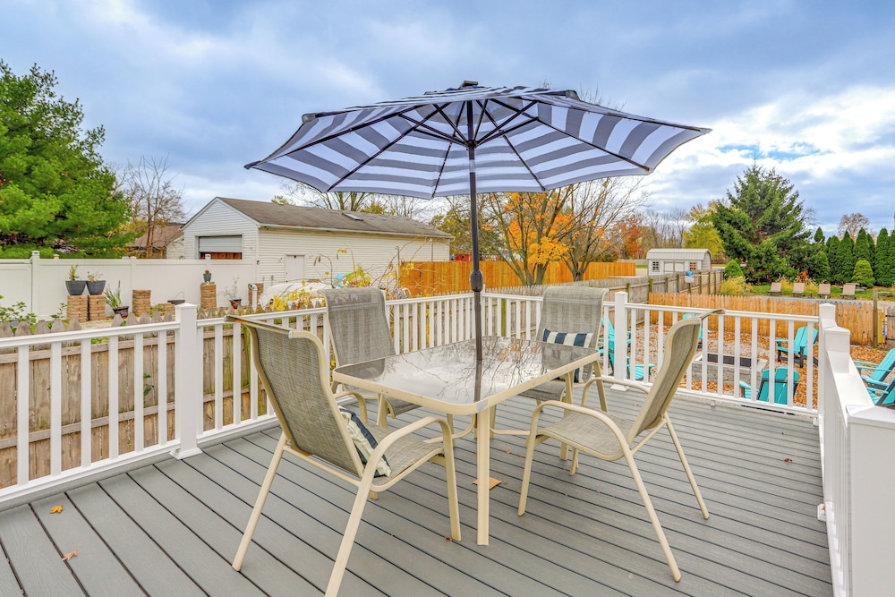 Walk to Beach: Home w/ Pool in Vermilion