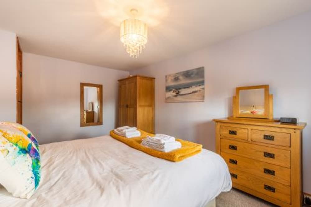 Host Stay Honeysuckle Cottage