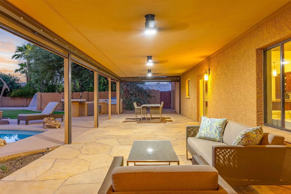 Scottsdale Clubhouse With Pool and Basketball