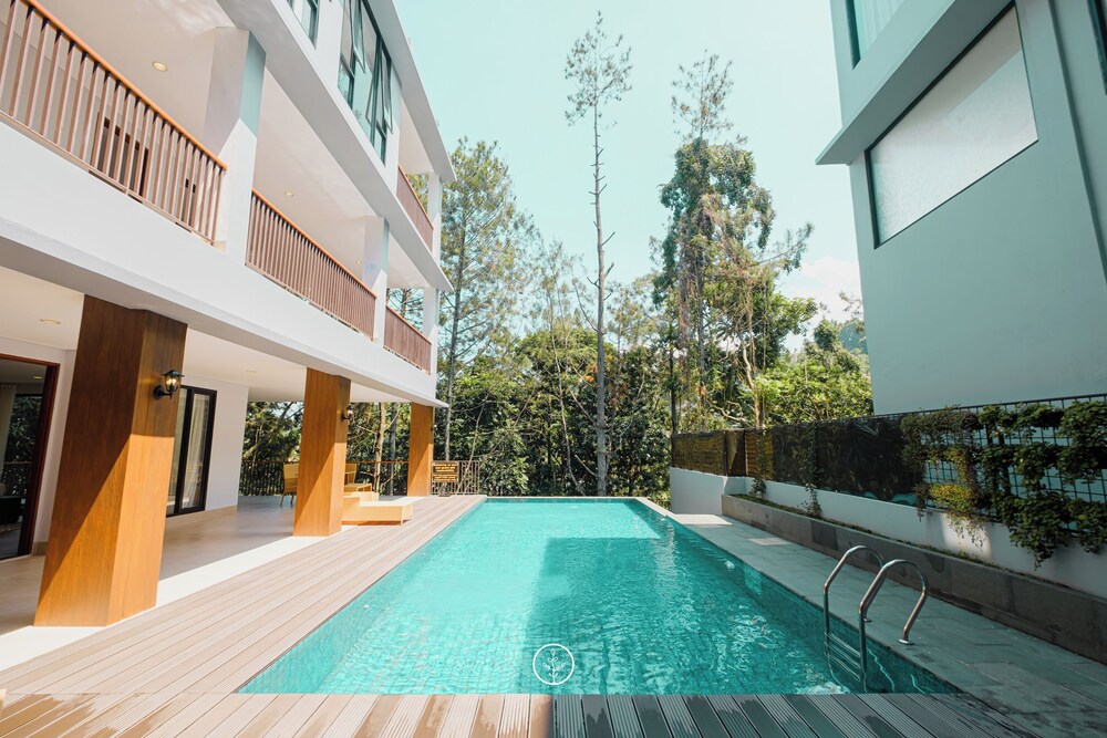 Atsuka Hill View 8BR Vila with Private Heated Pool view 4