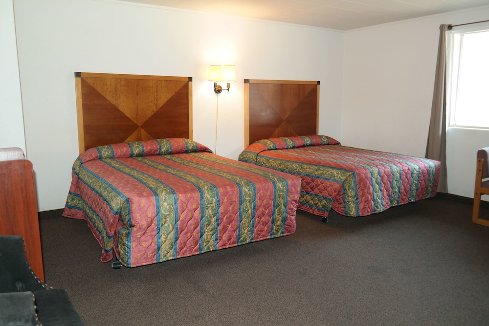 Klamath Falls Vacations - River Park Inn - Property Image 5