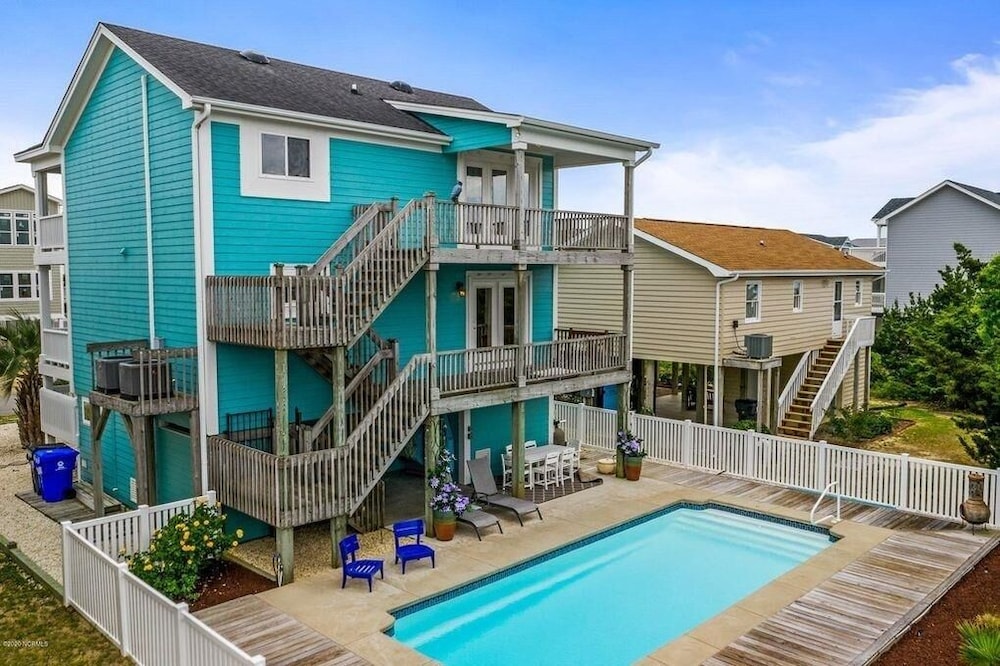 218 Brunswick 3 Bedroom Home by RedAwning view 2