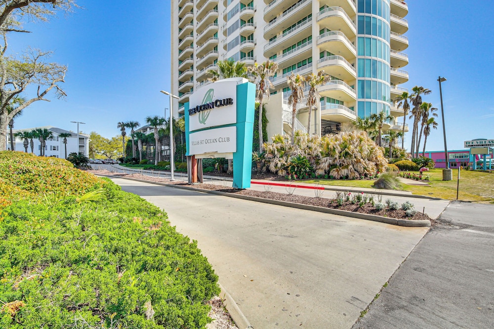 Walk to Beach: Luxury Biloxi Condo w/ Pool Access!